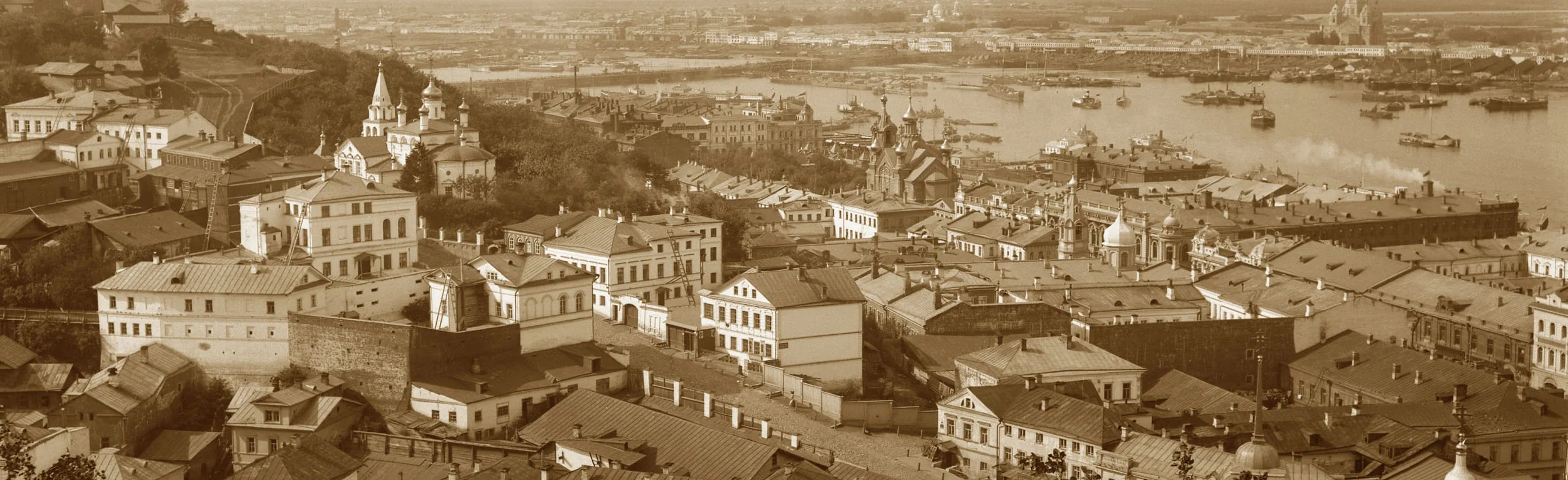 Авторская экскурсия Антона Марцева по выставке Нижний в объективе: история в фотографиях