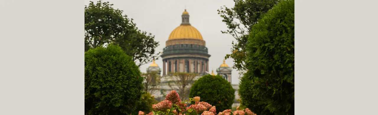 Фотопрогулка по центру Петербурга: дворы и парадные, легенды и крыша