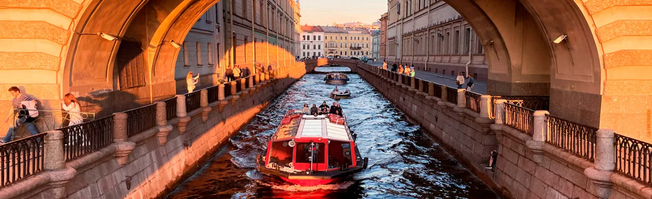 По Петербургу на теплоходе: каналы, мосты и Большая Нева