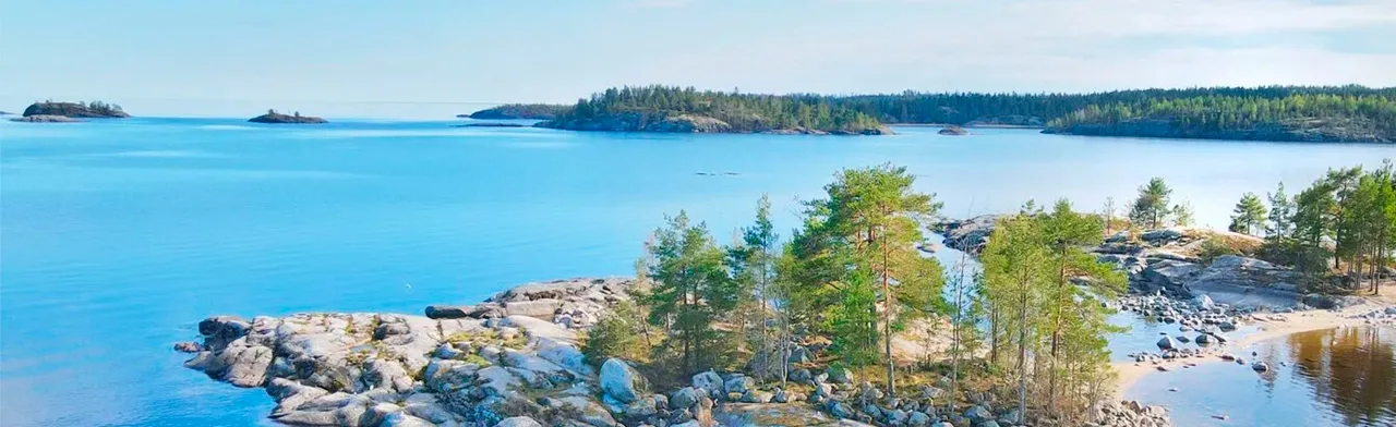Дивный день в Карелии: водопады, хаски, водная прогулка на драккаре к форелевой ферме