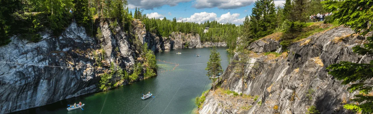 Однодневный тур «Знакомство с Карелией: хаски, олени, водопады и горный парк Рускеала»